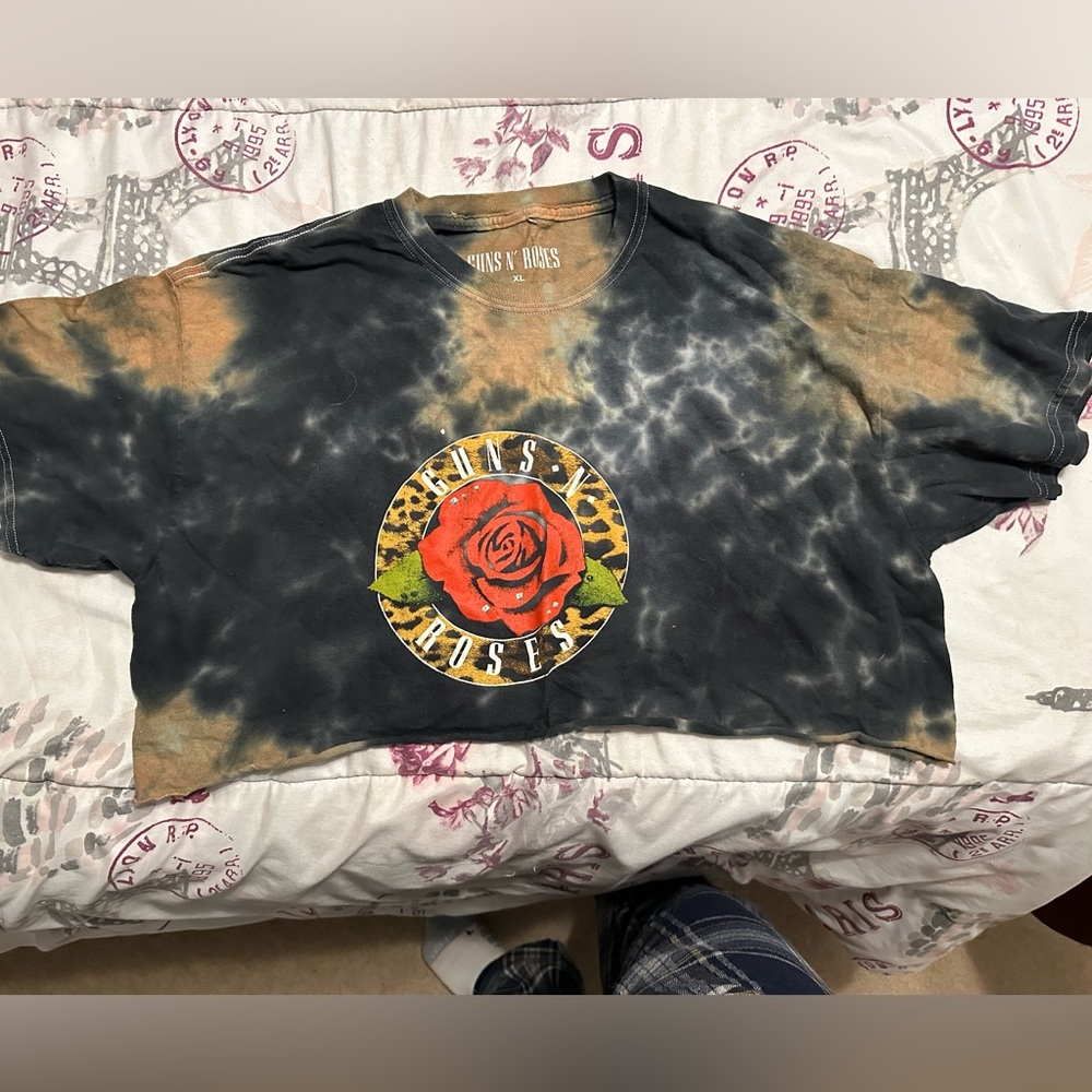 XL Cropped Guns N' Roses Tee